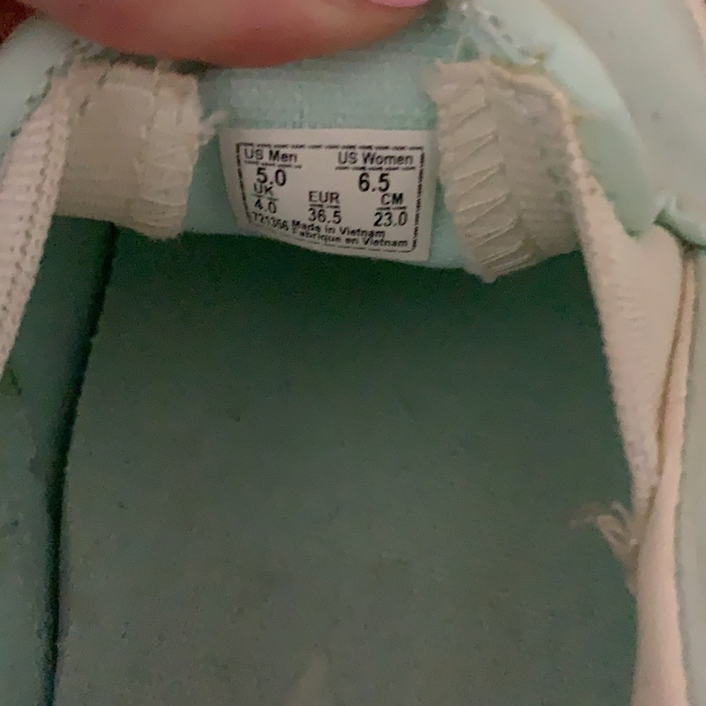 Vans! - Picture 2 of 3